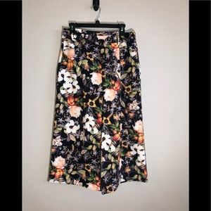 NWT Floral Capri Wide Leg Pants